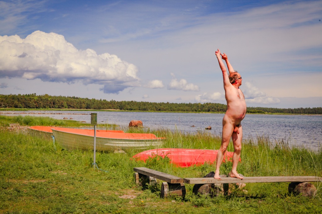 Nude on Gotland – Day 4: Sunbathing on fisher boats