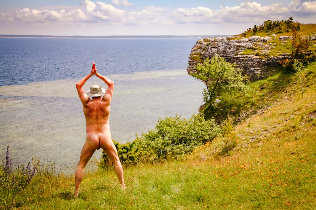 Nude on Gotland – Day 5: Coastal hike